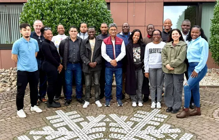 Teilnehmerinnen und Teilnehmer der internationalen Cool Training-Gruppe aus 14 Ländern.