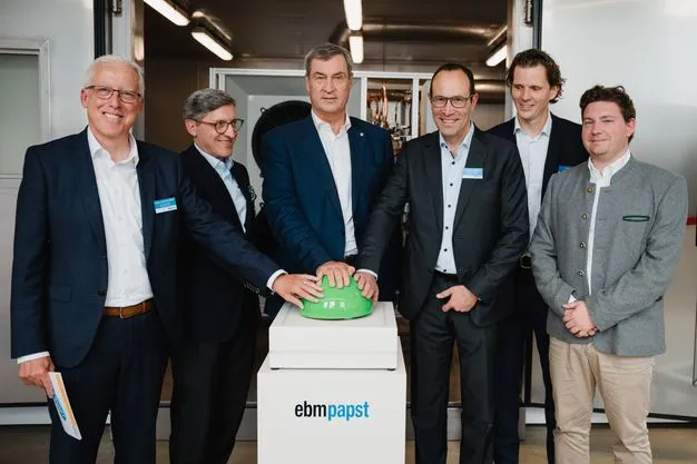 Vertreter von ebm papst und Ministerpräsident Markus Söder. 