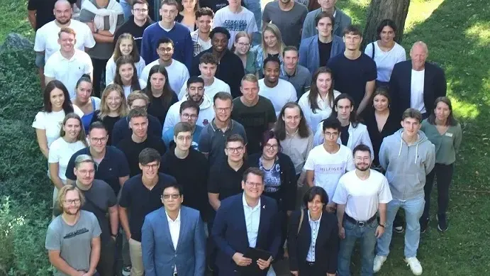 Die neuen Studierenden wurden im September 2024 am Campus Bad Vilbel begrüßt – 16 von ihnen haben den Bachelor-Studiengang Ingenieurwesen in der Fachrichtung Kälte- und Klimatechnik belegt.
