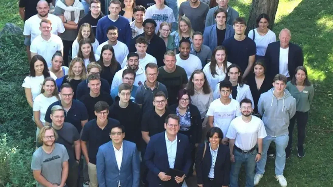 Die neuen Studierenden wurden im September 2024 am Campus Bad Vilbel begrüßt – 16 von ihnen haben den Bachelor-Studiengang Ingenieurwesen in der Fachrichtung Kälte- und Klimatechnik belegt.