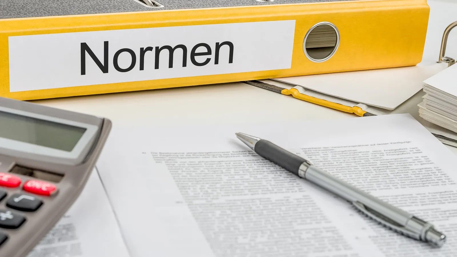 normen_ordner_papier