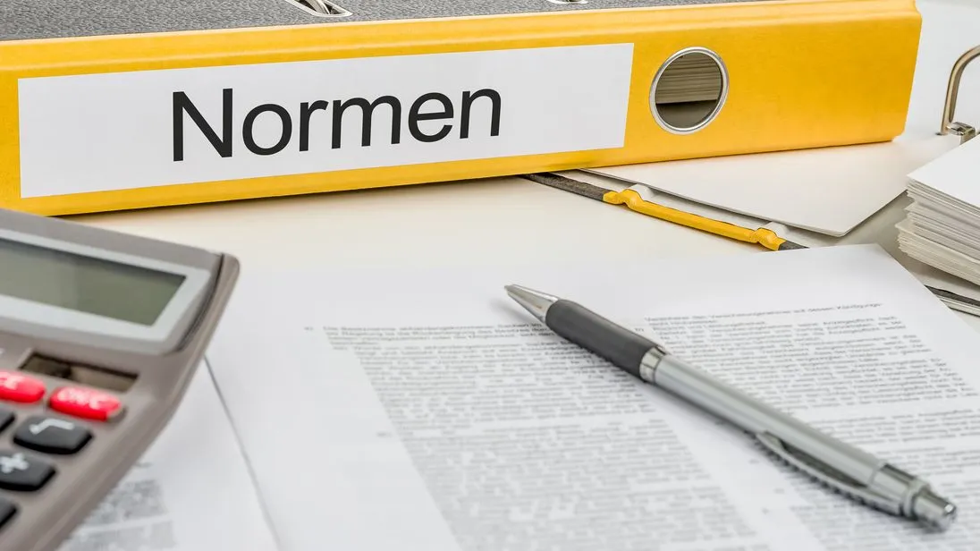 normen_ordner_papier