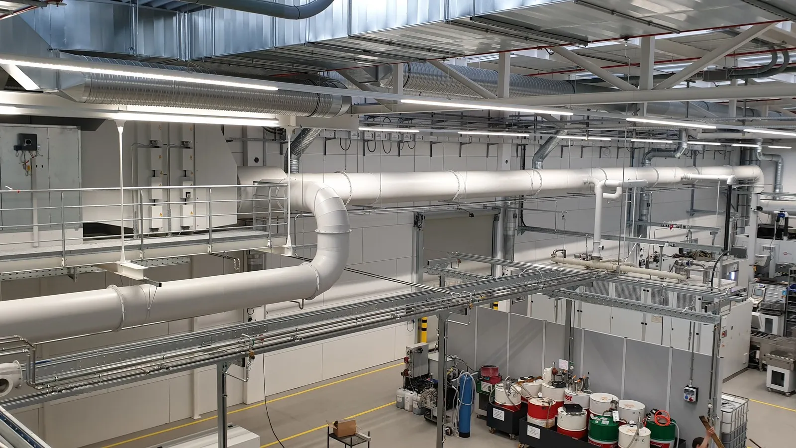 Das Rohrleitungssystem der zentralen Absauganlage. 