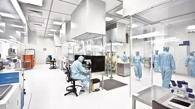 Die Verbände sehen den sicheren und störungsfreien Betrieb in Reinräumen, aber auch in Produktionsanlagen verschiedener Branchen gefährdet, wenn die bisher geplante Novellierung der F-Gas-Verordnung die Verwendung synthetischer Kältemittel weiter und schneller einschränkt, als bisher vorgesehen.